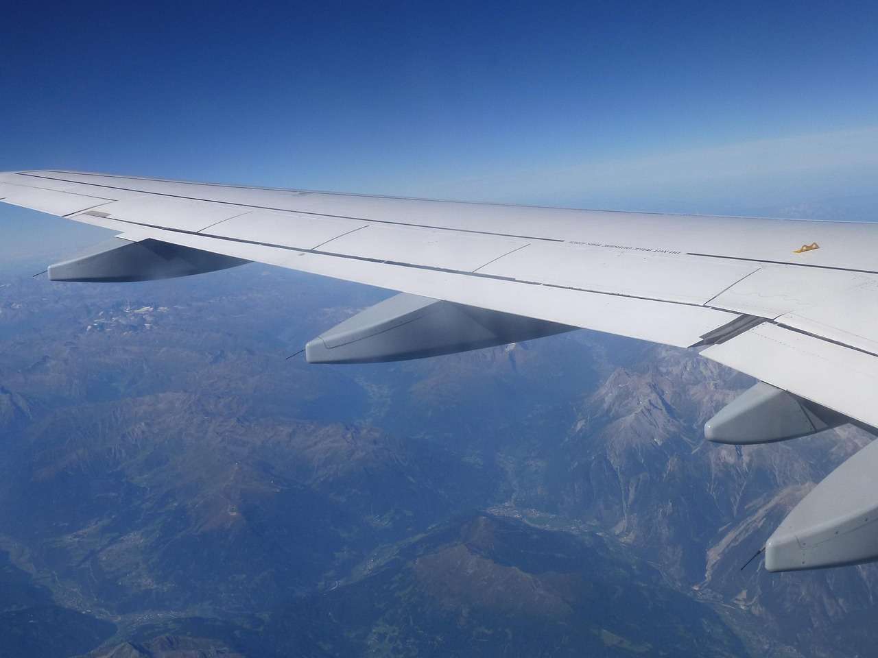 Urlaubsflieger bereit zum Abflug für Reisende mit Shuttle Service in Norddeutschland